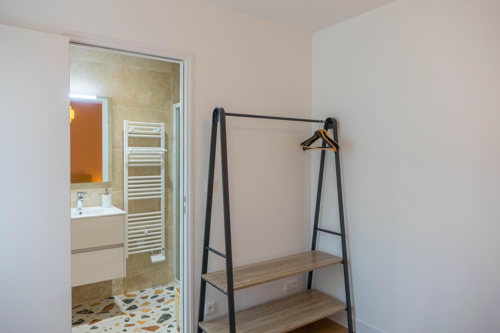 Beau Quartier Et Central, Maison Spacieuse Avec Cour, 3 Chambres, 3 Salles De Bains A 10 Min A Pied De La Gare Орлеан Екстер'єр фото