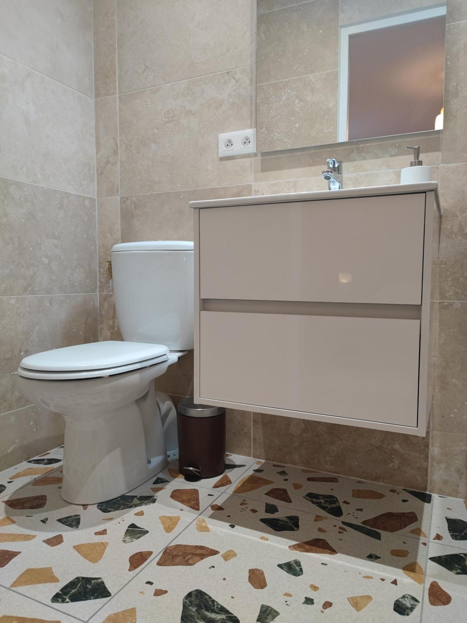 Beau Quartier Et Central, Maison Spacieuse Avec Cour, 3 Chambres, 3 Salles De Bains A 10 Min A Pied De La Gare Орлеан Екстер'єр фото