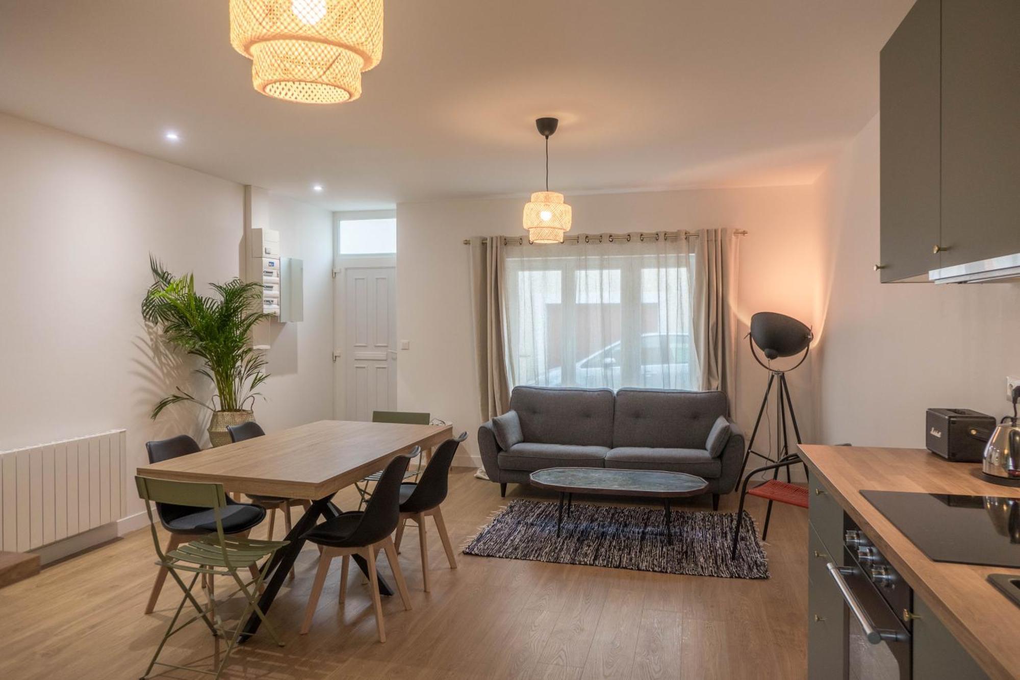 Beau Quartier Et Central, Maison Spacieuse Avec Cour, 3 Chambres, 3 Salles De Bains A 10 Min A Pied De La Gare Орлеан Екстер'єр фото